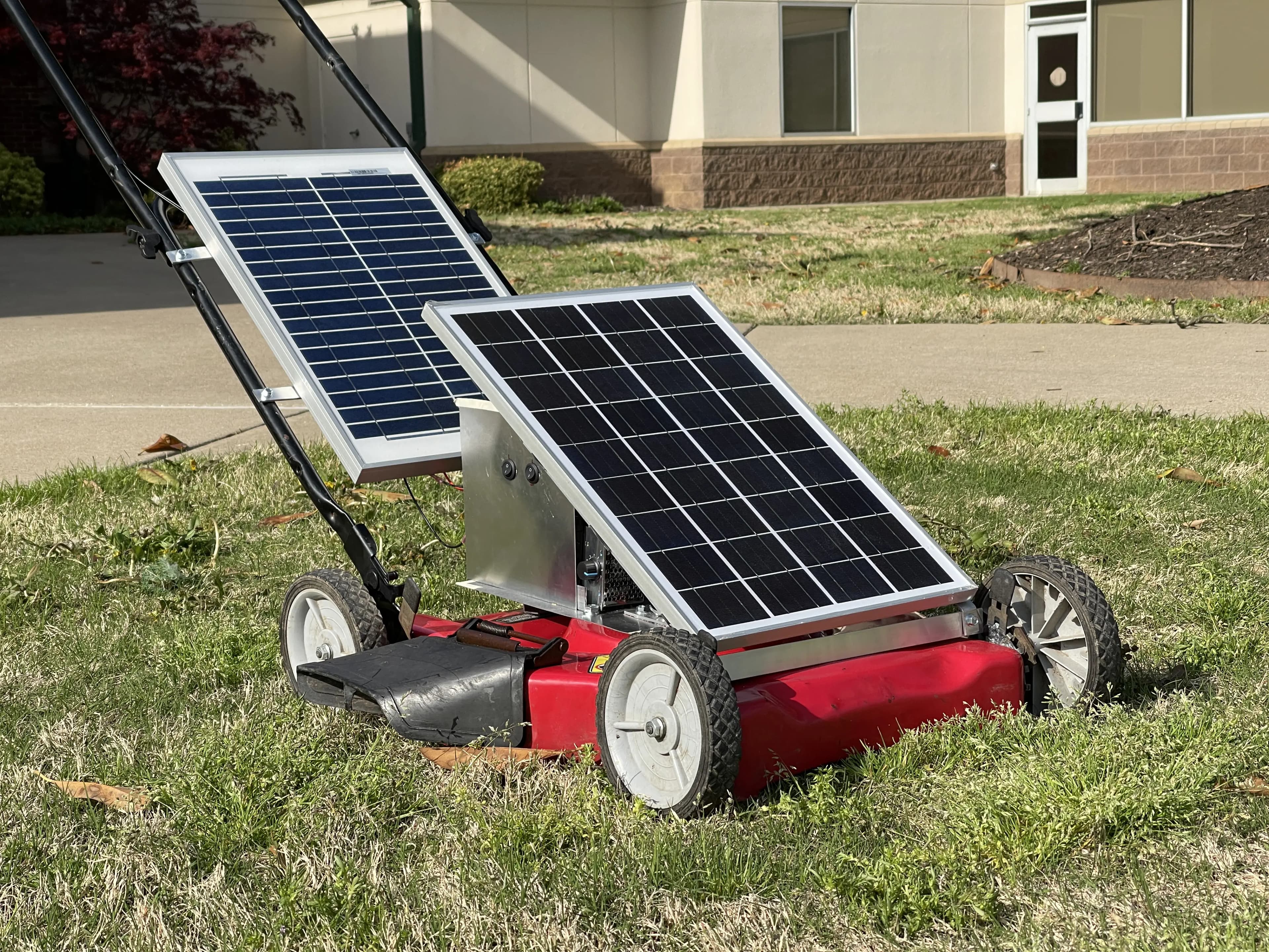 Solar-Powered Lawnmower - 1/5